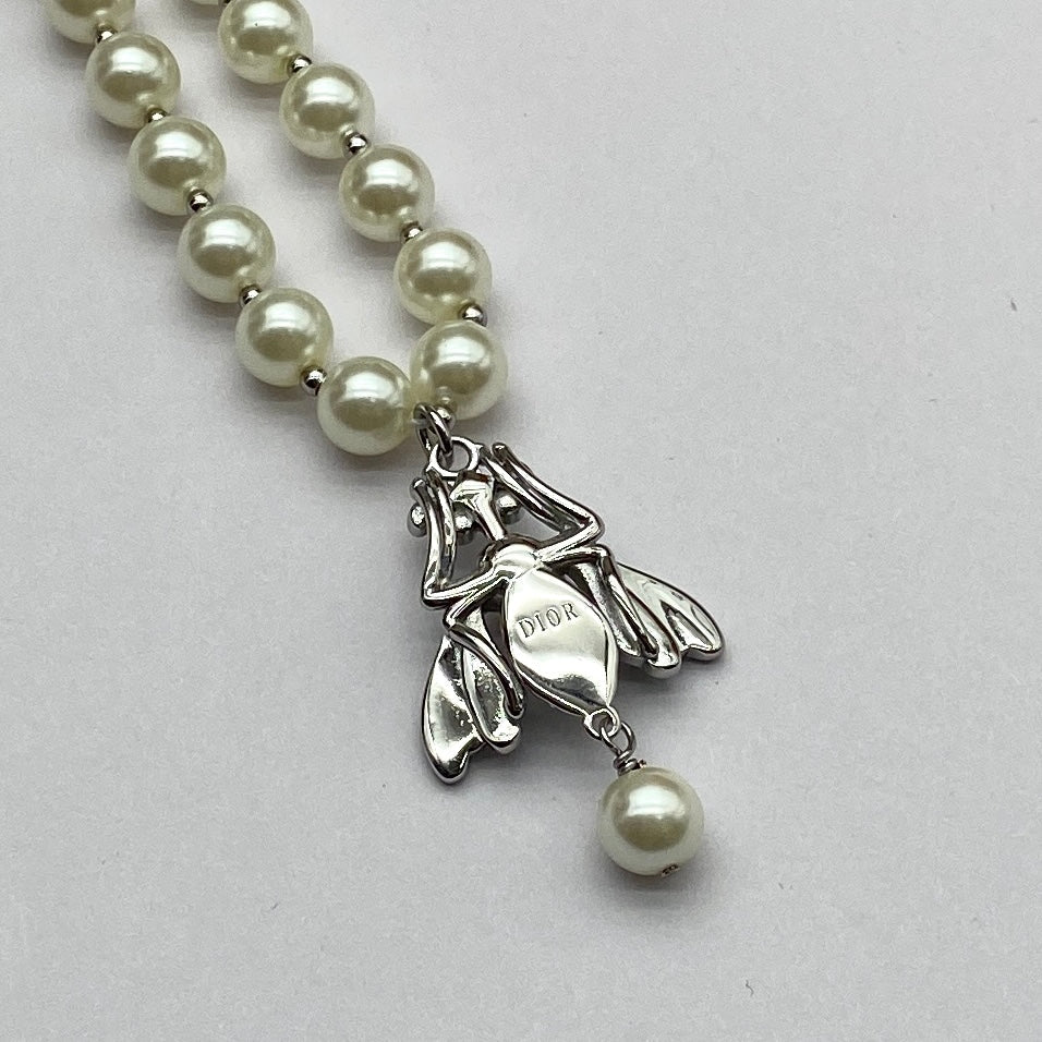 2025 Pearl Bee Pendant Necklace