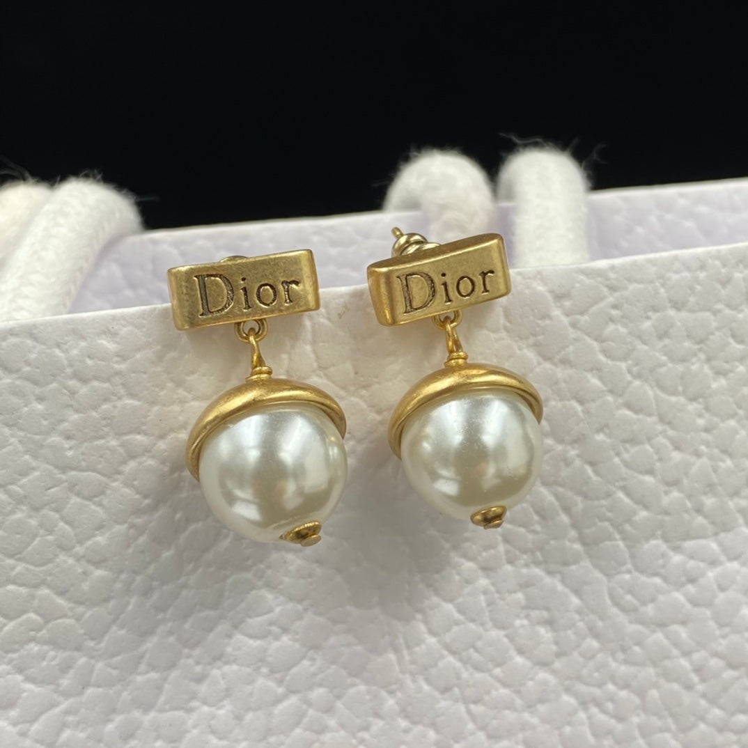 2025 Simple Pearl Drop Earrings