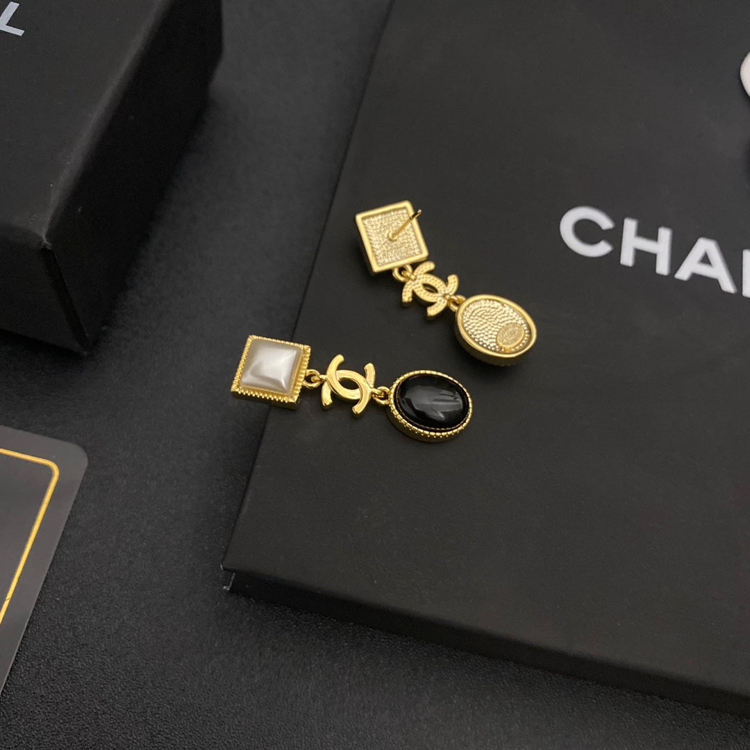 2025 Vintage Noble Stitching Earrings