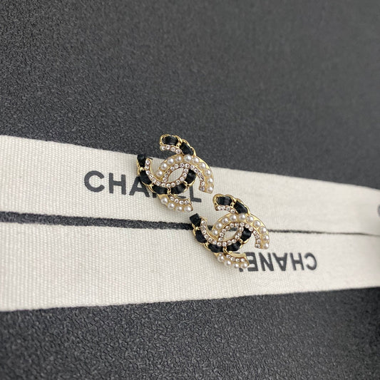 2025 Sparkling Diamond Pearl Leather Stud Earrings