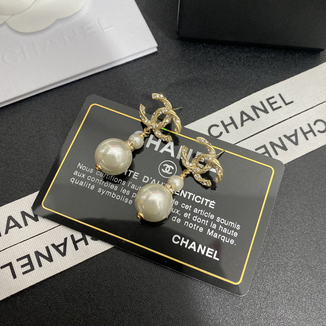 2025 Temperament Logo Letter Pearl Drop Earrings