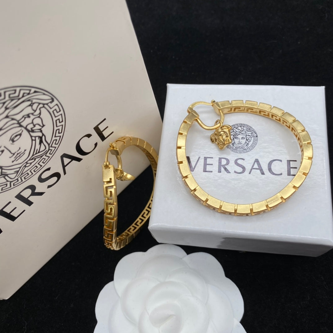 2025 Vintage Twist Design Cutout Earrings