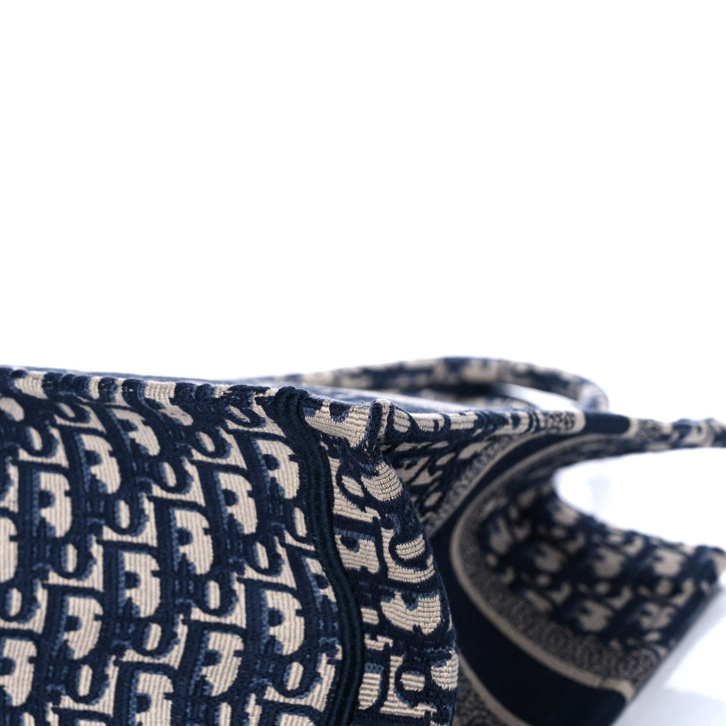 2025 Bag MEDIUM D BOOK TOTE