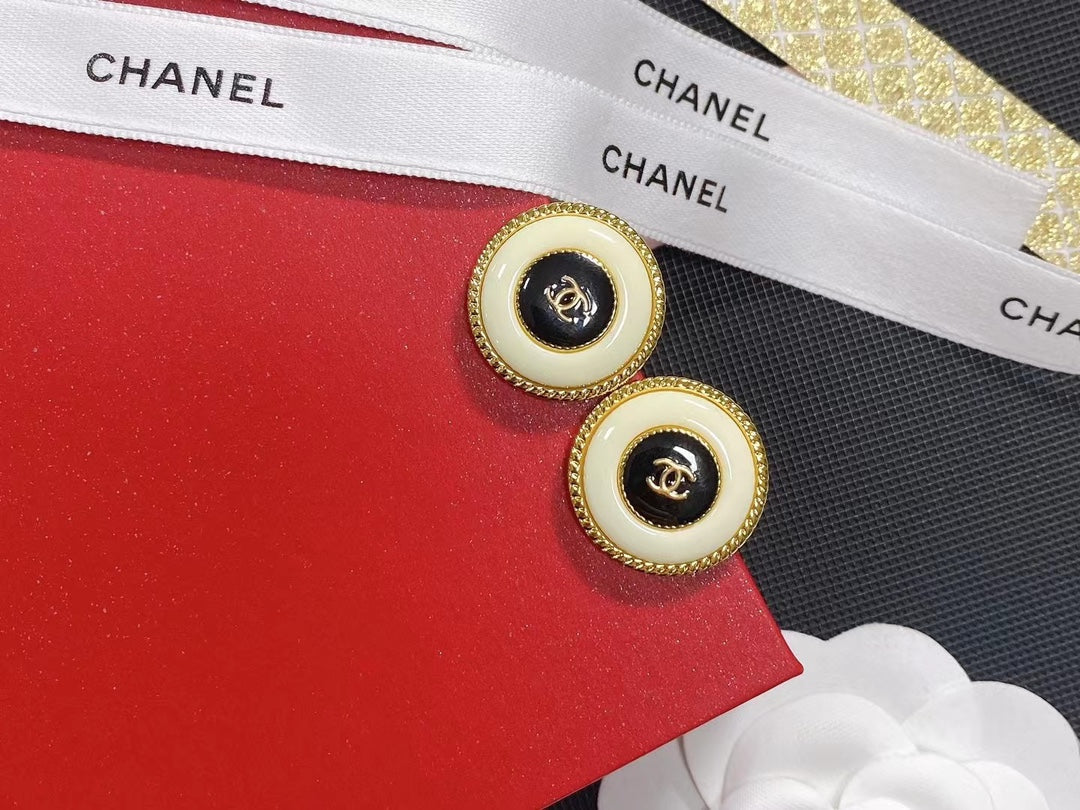 2025 Elegant Colorblock Round Stud Earrings