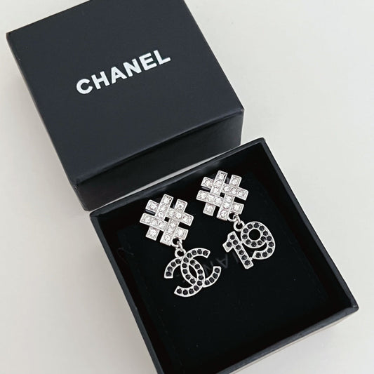 2025 Elegant Black Diamond Asymmetric Earrings