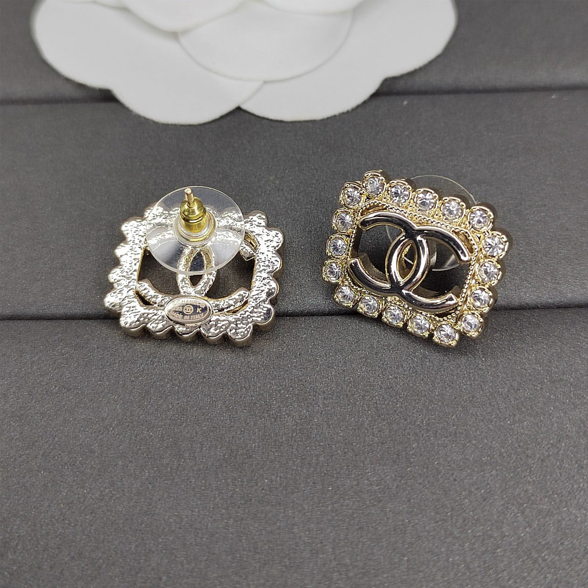 2025 Luxurious Diamond Hollow Stud Earrings