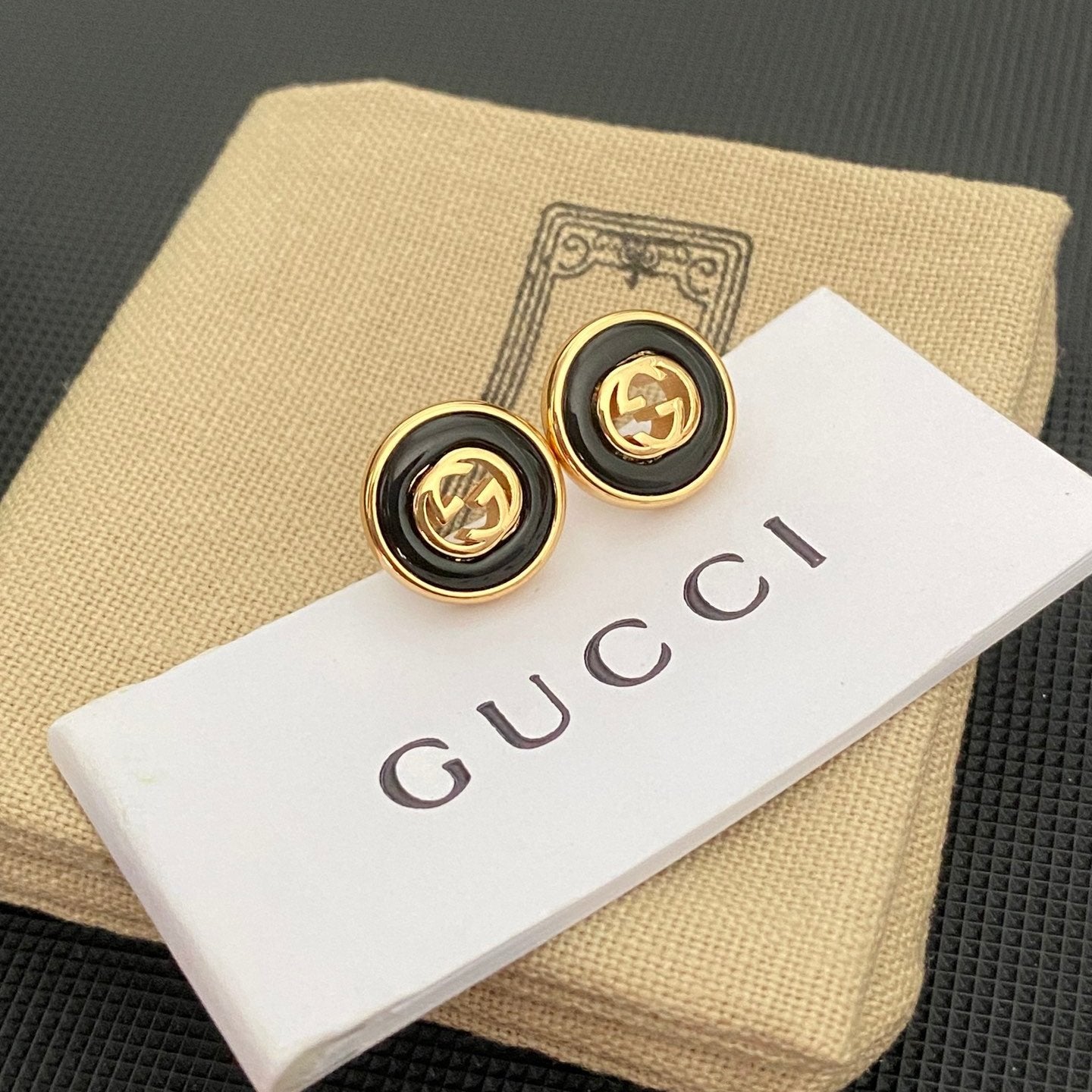 2025 Fashionable pearl earrings