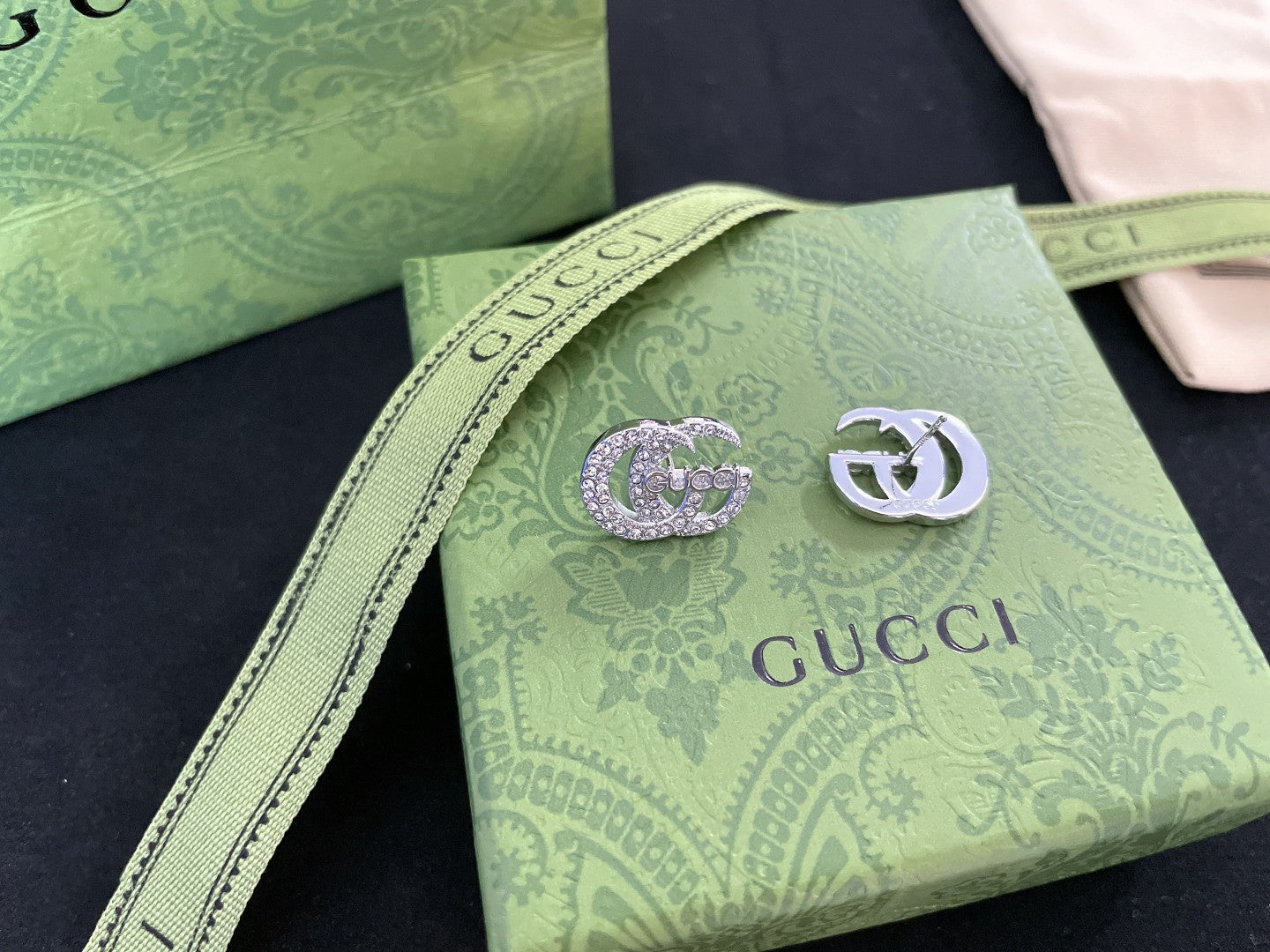 2025 Elegant Sparkling Diamond Stud Earrings