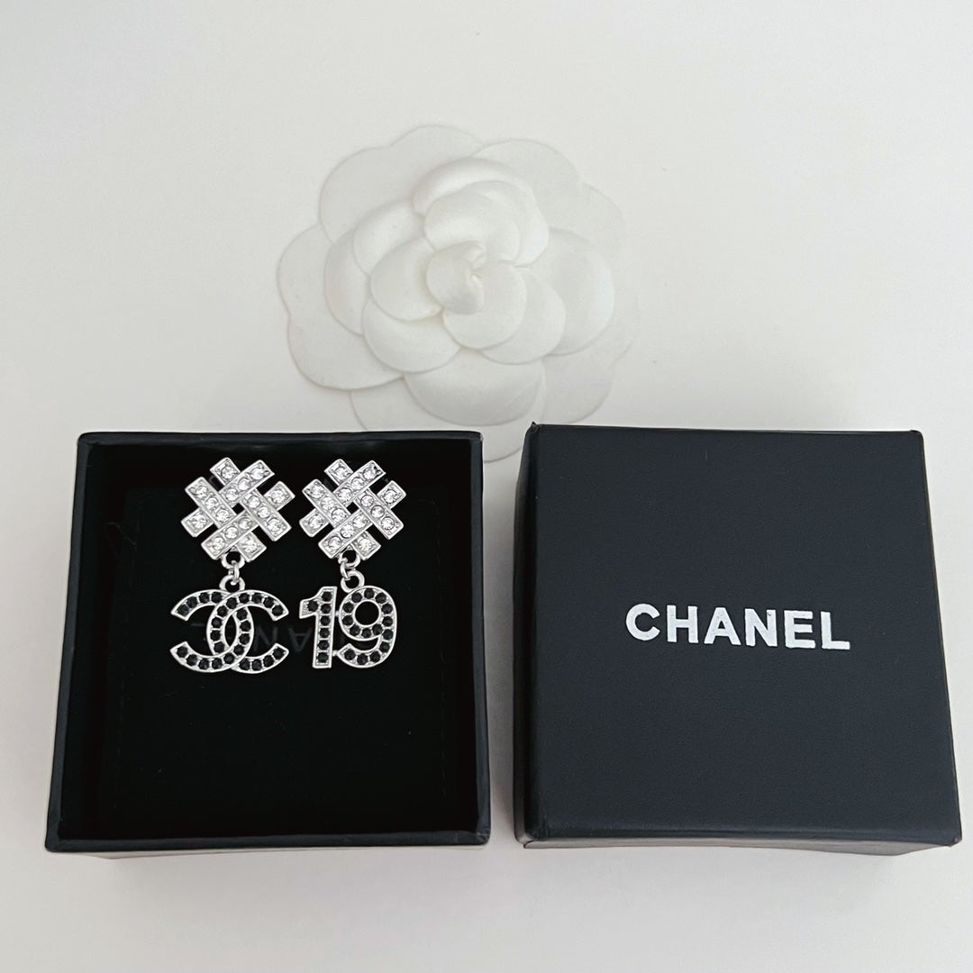 2025 Elegant Black Diamond Asymmetric Earrings