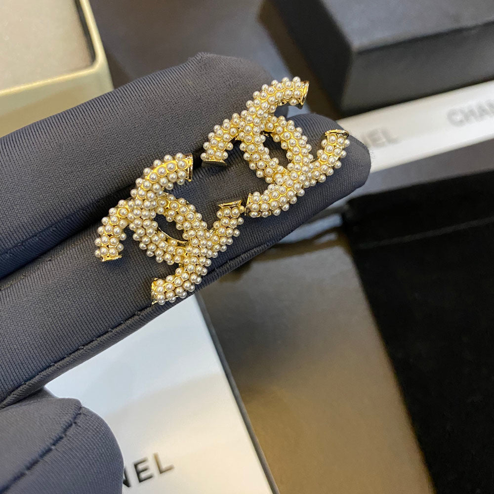 2025 Temperament Pearl Logo Stud Earrings