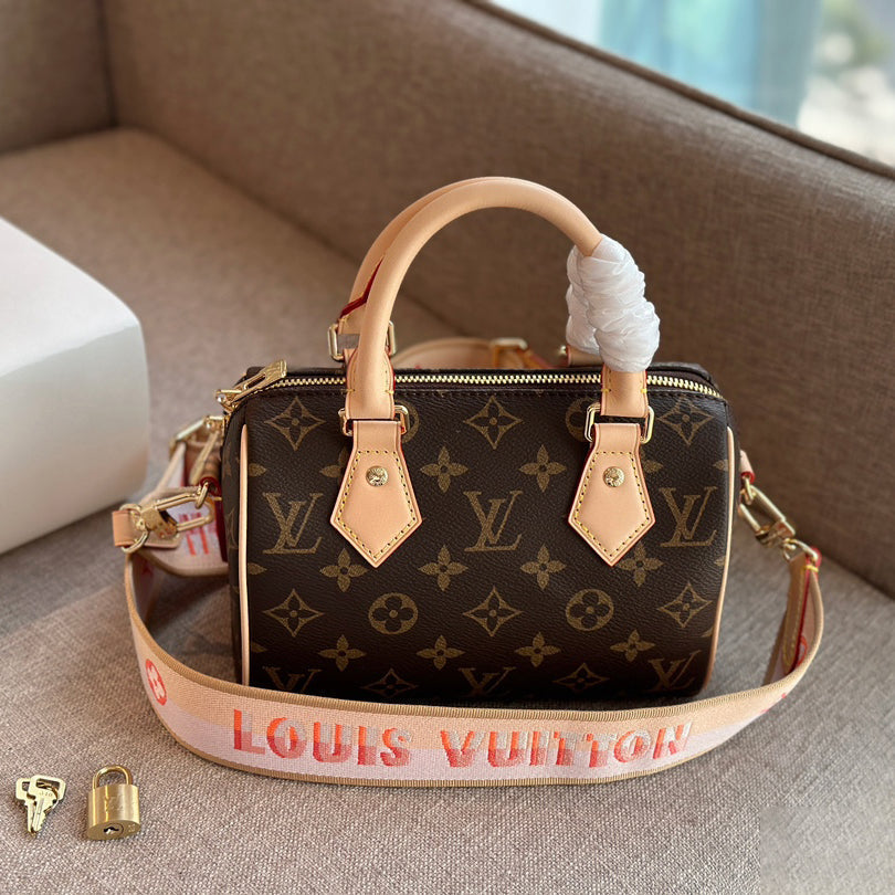 2025 Bag Stylish Top-handle Bag W31068