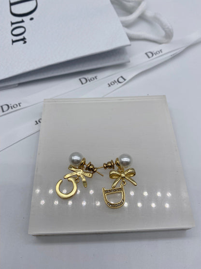 2025 Bow Pearl Earrings