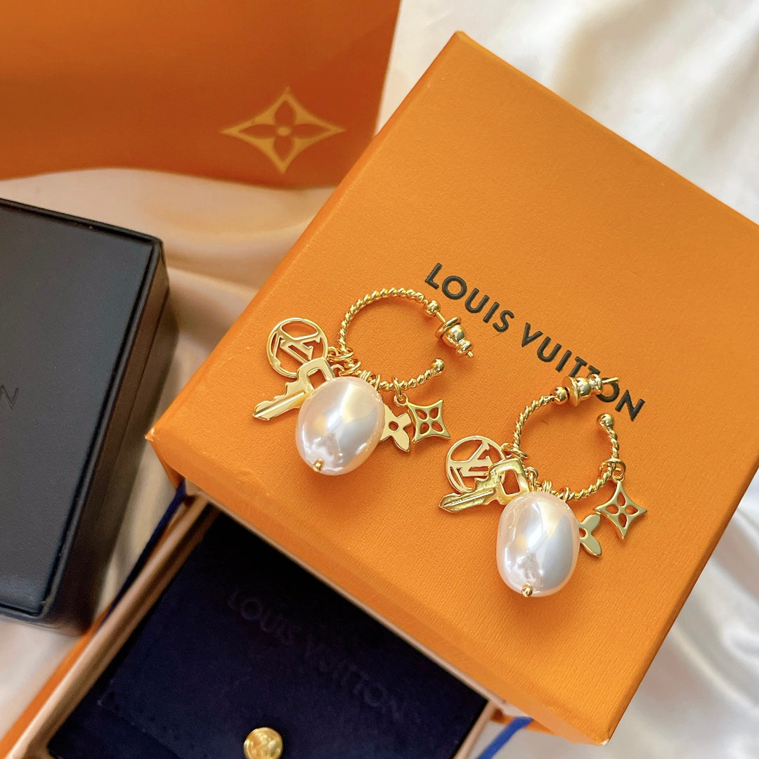 2025 Pearl Key Pendant Vine Earrings