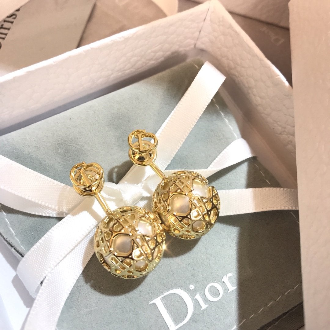 2025 Elegant Pearl Ball Stud Earrings