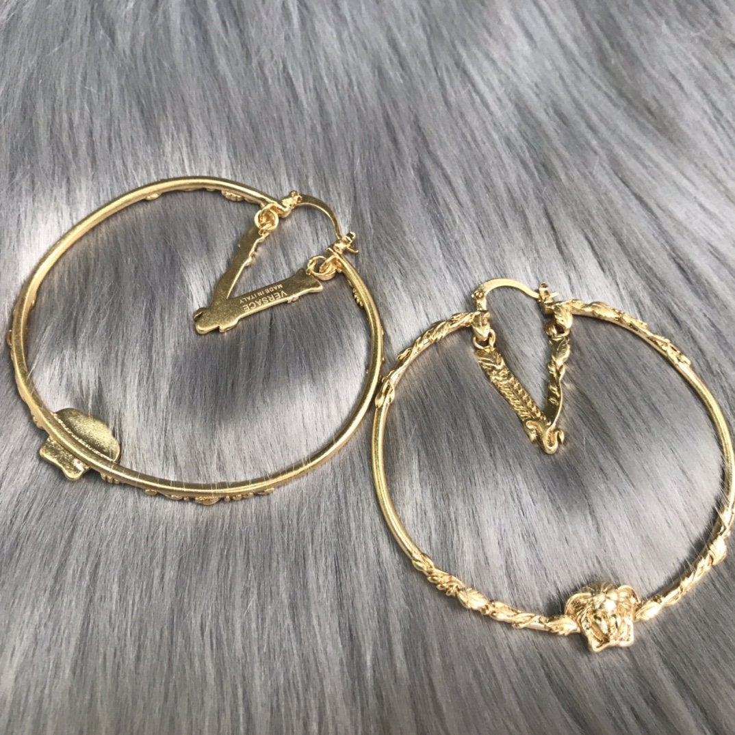 2025 Fashion round goddess pendant earrings