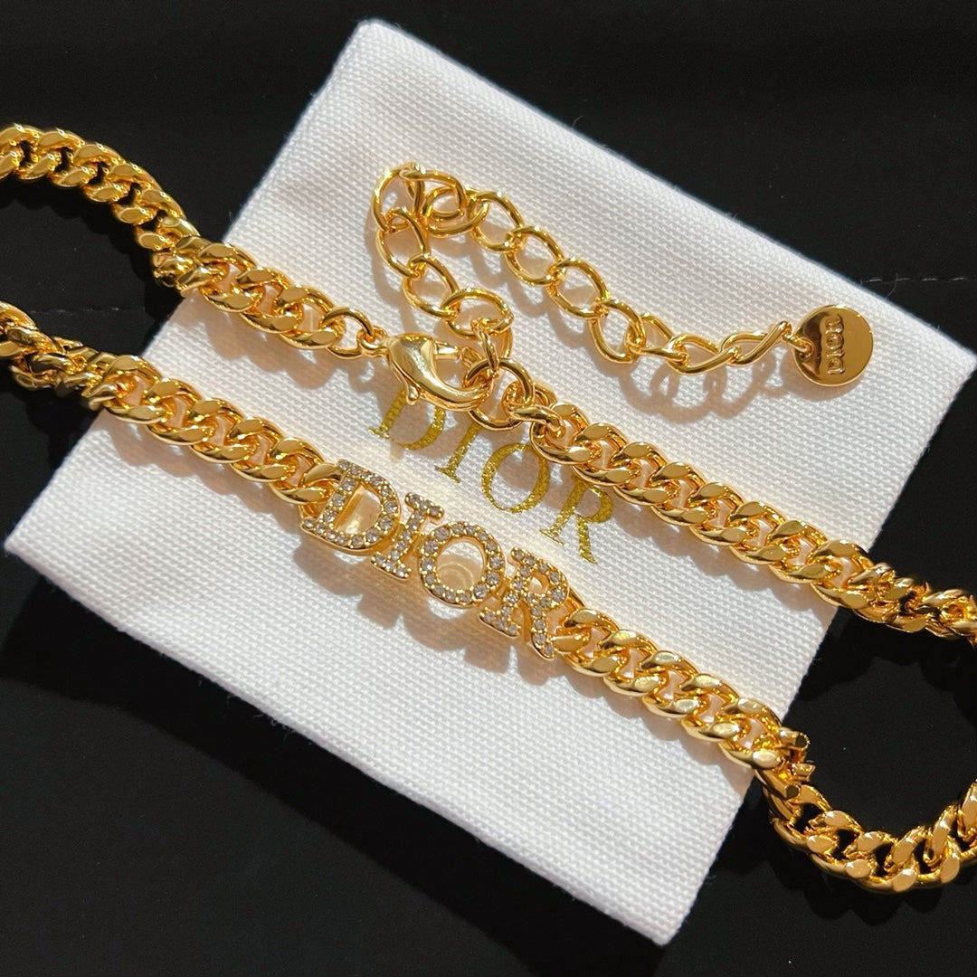 2025 Fashion Inlaid Rhinestone Alphabet Necklace