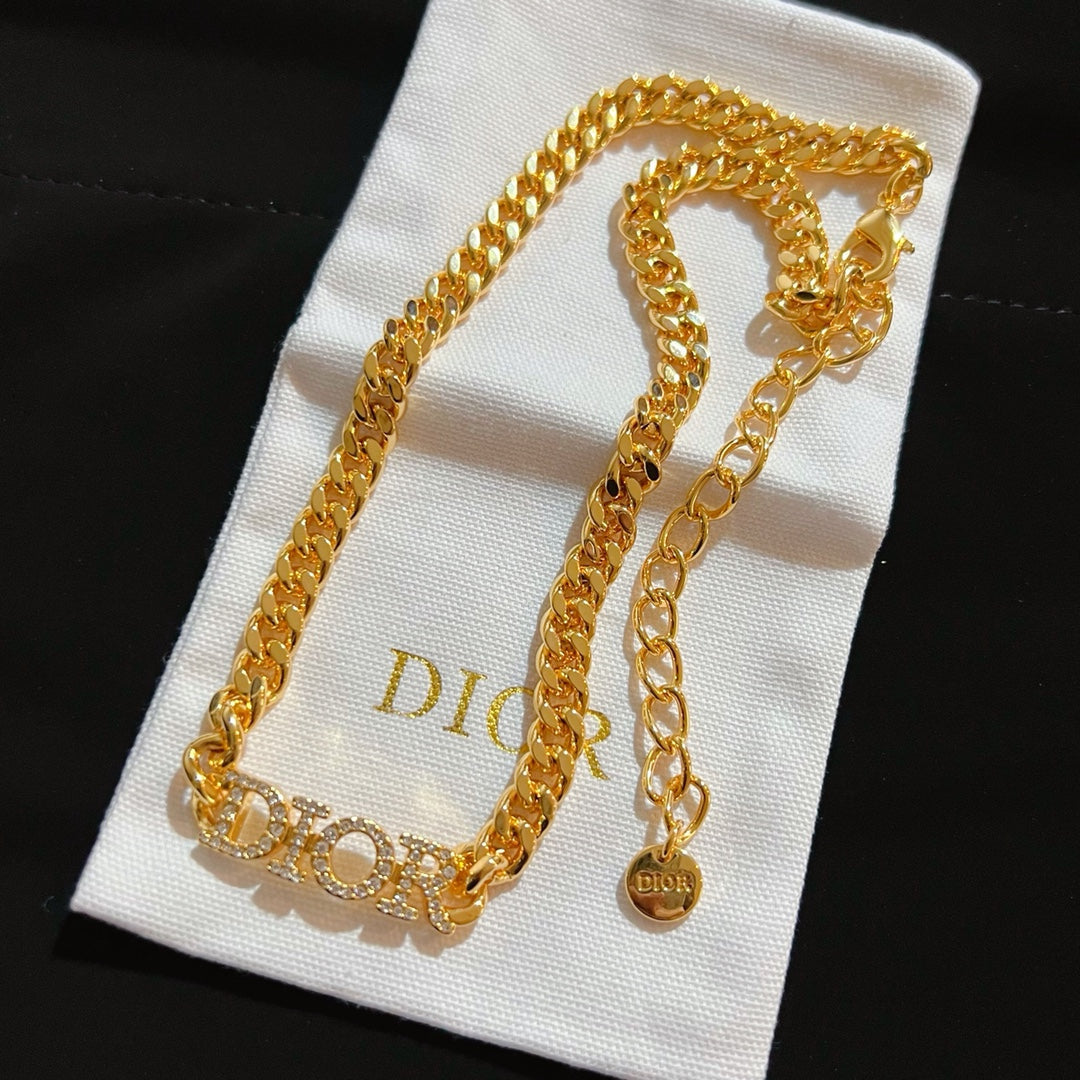 2025 Fashion Inlaid Rhinestone Alphabet Necklace