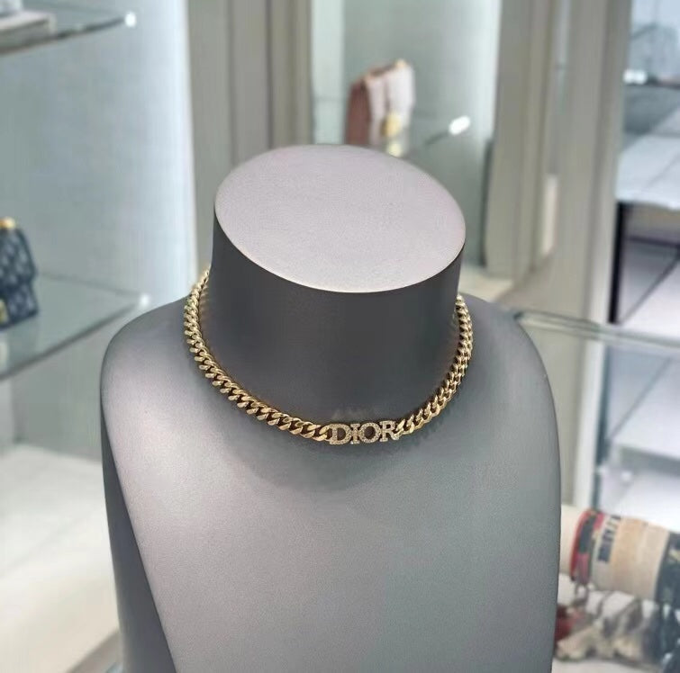 2025 Fashion Inlaid Rhinestone Alphabet Necklace