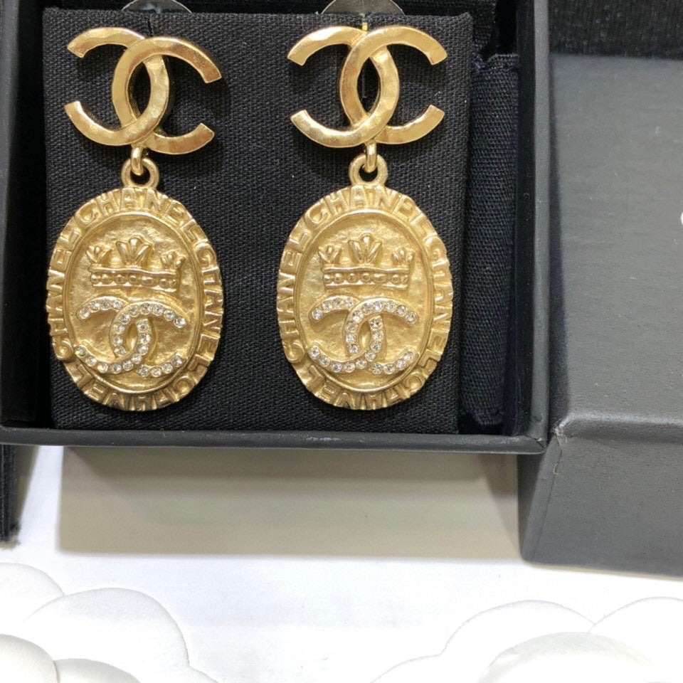 2025 Vintage gold coin relief palace earrings