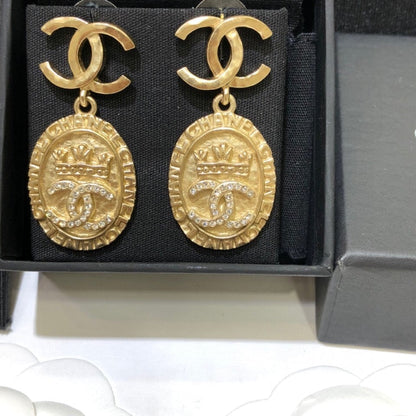 2025 Vintage gold coin relief palace earrings
