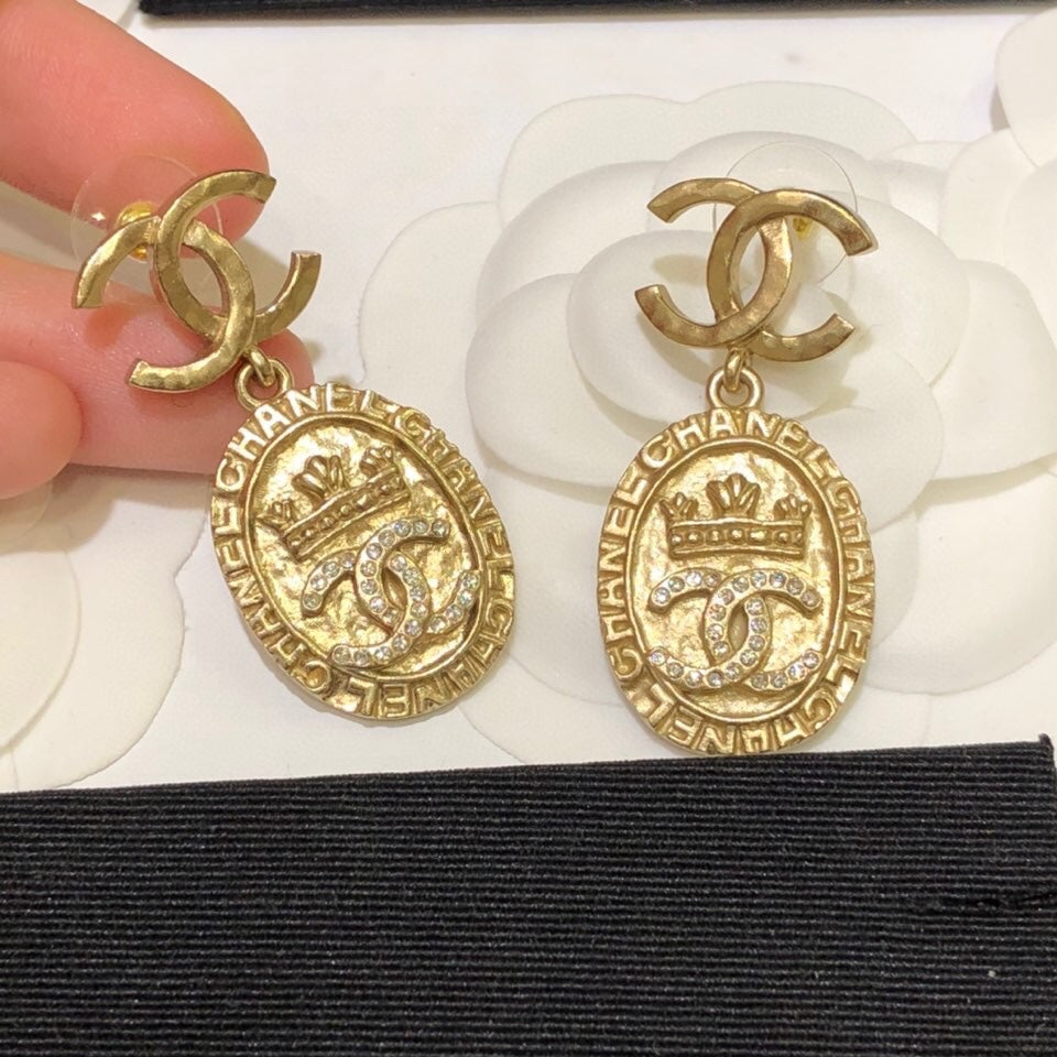 2025 Vintage gold coin relief palace earrings