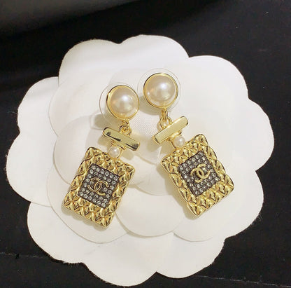 2025 Fashion Rhinestone Pearl Double C Wine Bottle Pendant Earrings