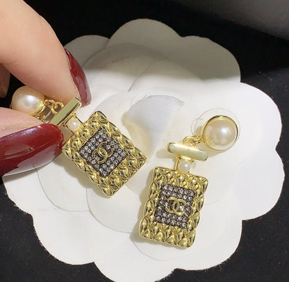 2025 Fashion Rhinestone Pearl Double C Wine Bottle Pendant Earrings