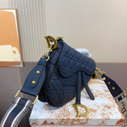 2025 Bag Fashion Ringer Scrub Saddle Bag