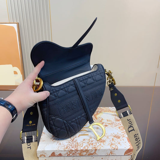 2025 Bag Fashion Ringer Scrub Saddle Bag