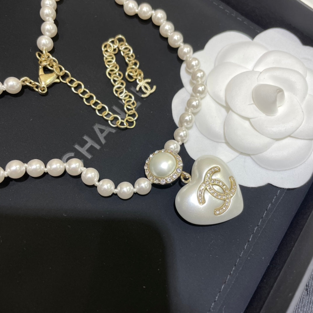2025 Fashion Double C Pearl Heart Necklace