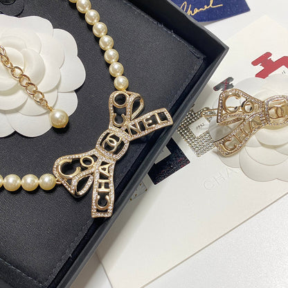 2025 Fashion CC pearl bow necklace