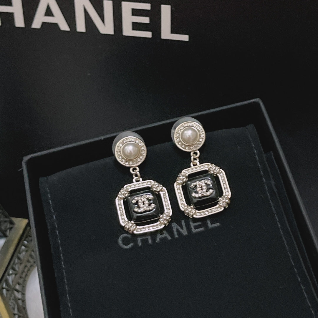 2025 Classic CC Square Pearl Rhinestone Drop Earrings