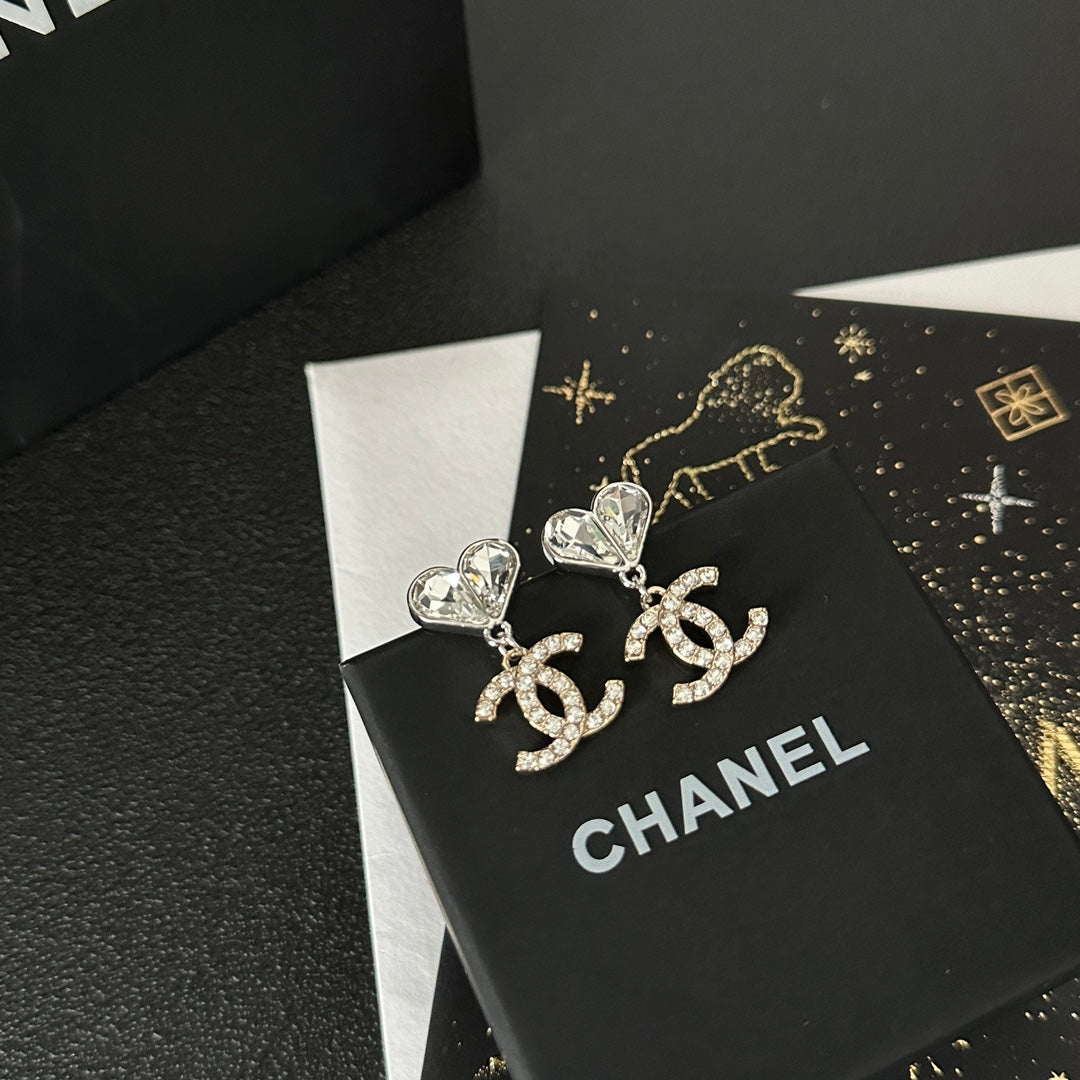 2025 Fashion heart pendant earrings