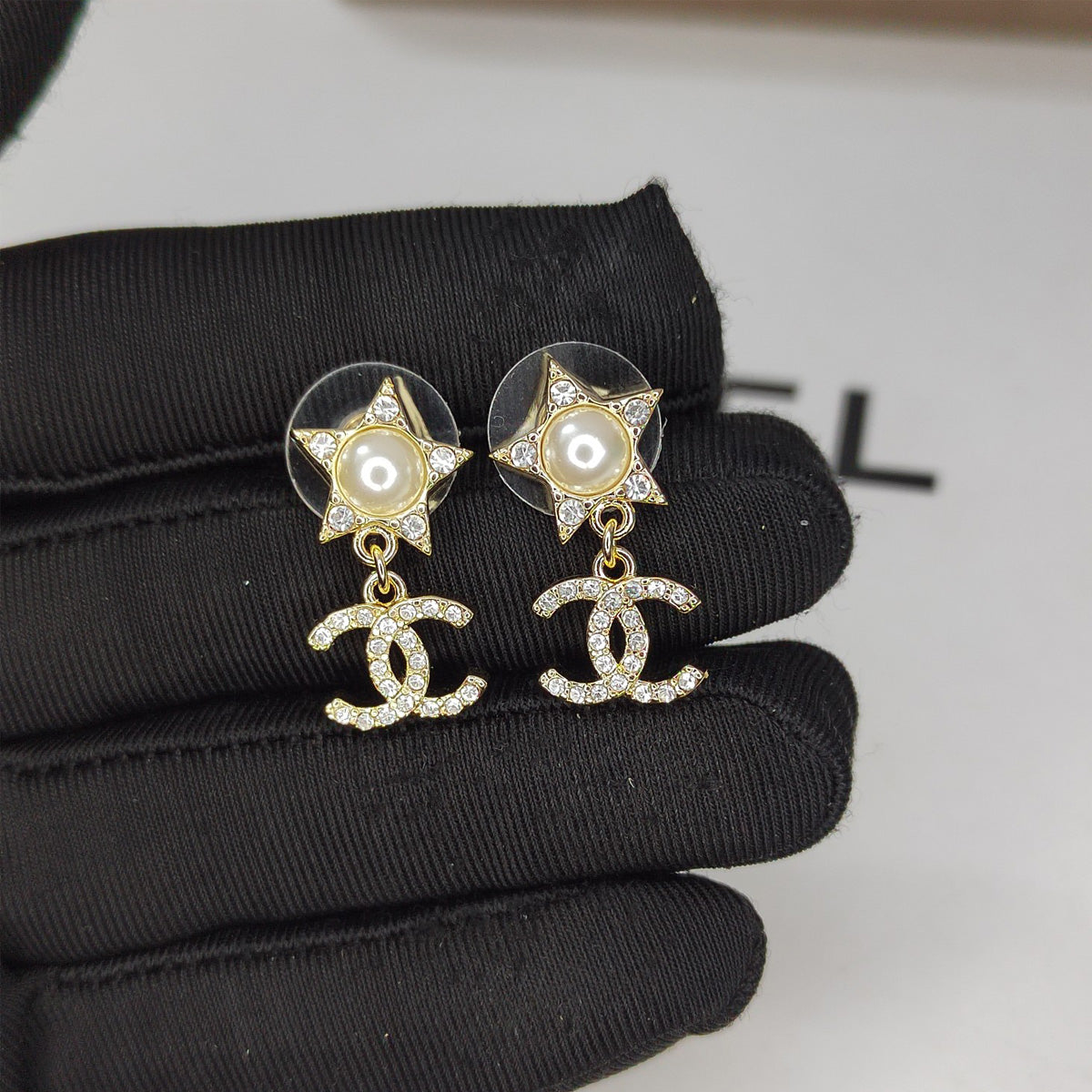 2025 Luxurious diamond pentagram earrings