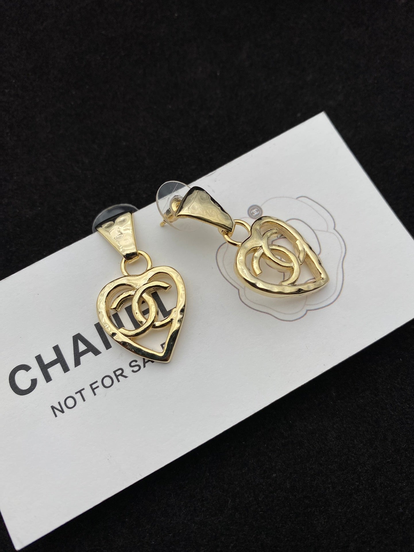 2025 Temperament Heart Hollow Earrings