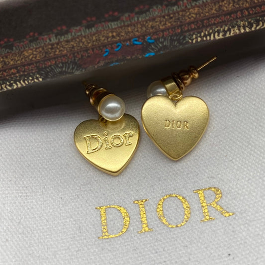 2025 Vintage Heart Pearl Earrings