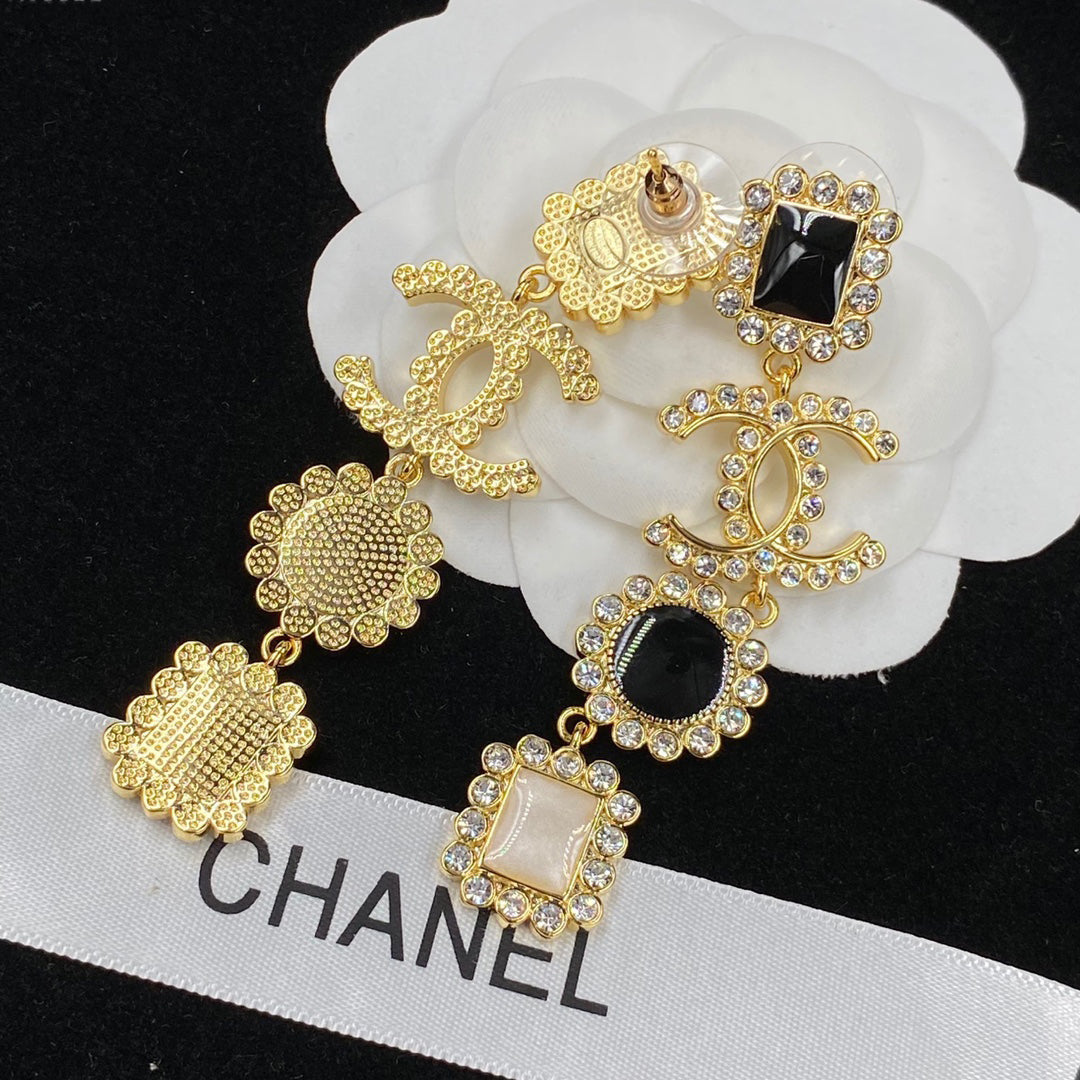 2025 Temperament Diamond Stitching Earrings