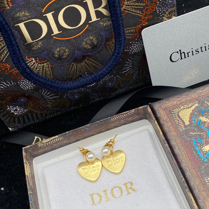 2025 Vintage Heart Pearl Earrings