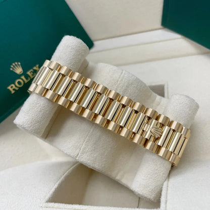 Women And Man Datejust heaven How stunning is this 36-40mm DayDate with a mother of pearl dial watch