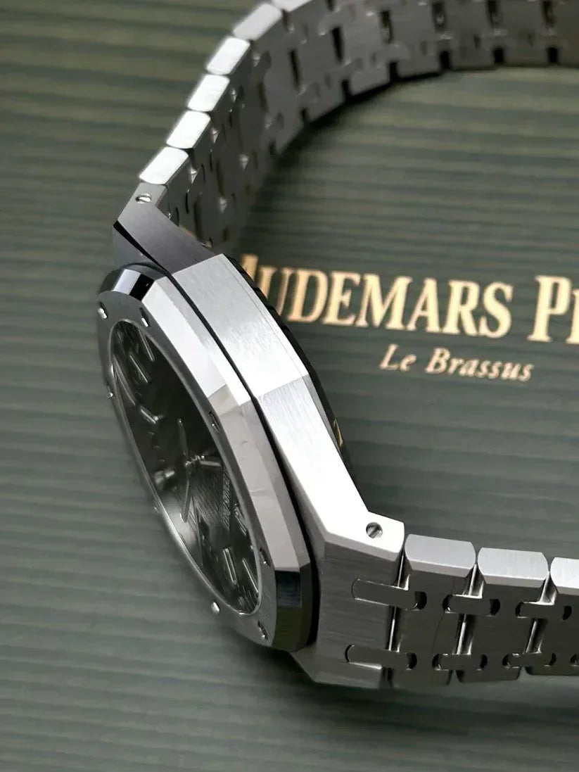 Audemars Piguet Royal Oak Automatic Watch 41mm Black Dial 15500ST