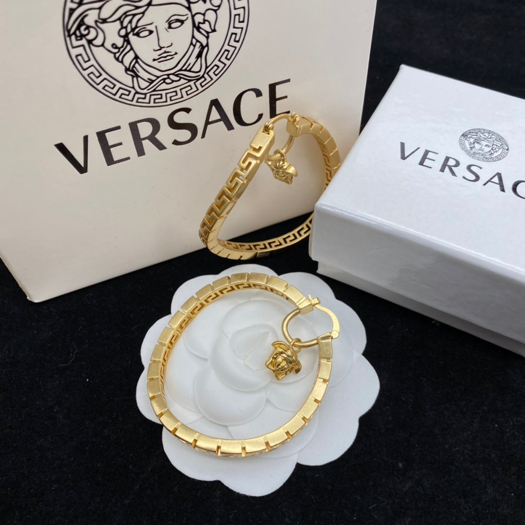 2025 Vintage Twist Design Cutout Earrings