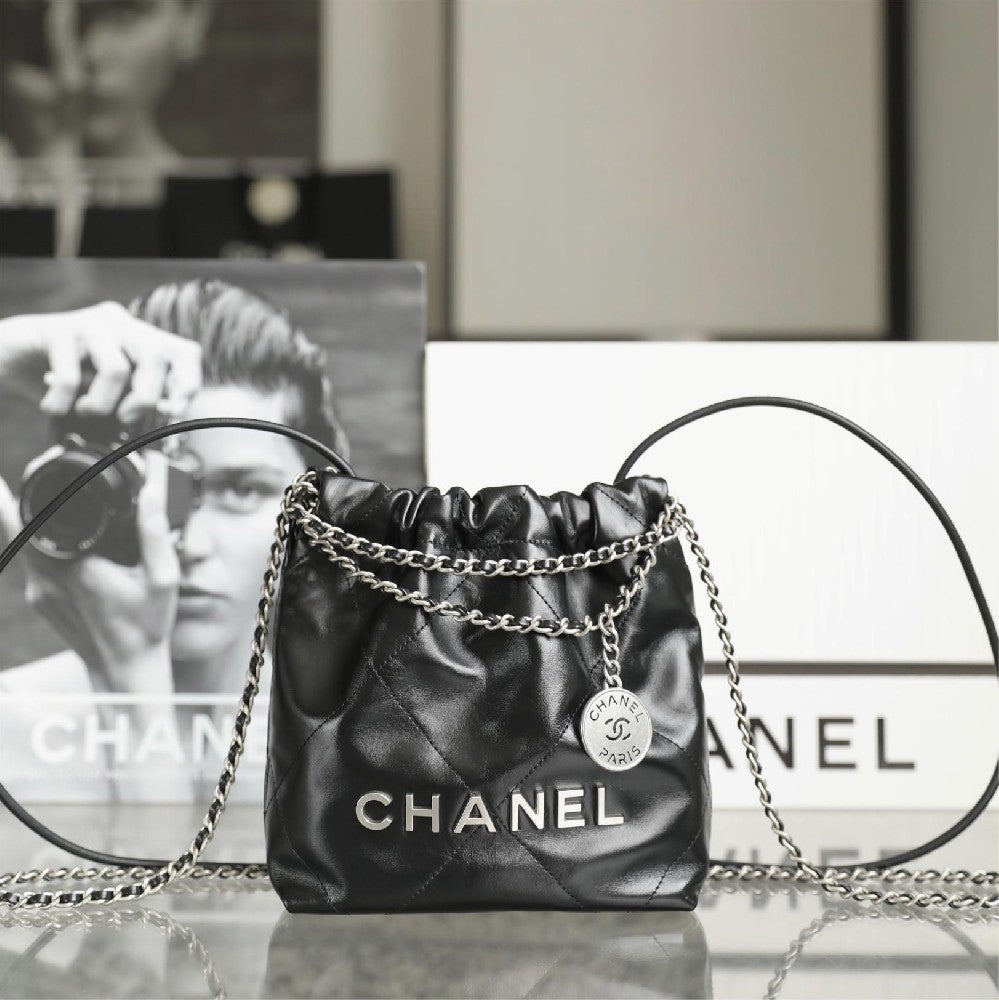 2025 Bag Classic Hobo Bag W61