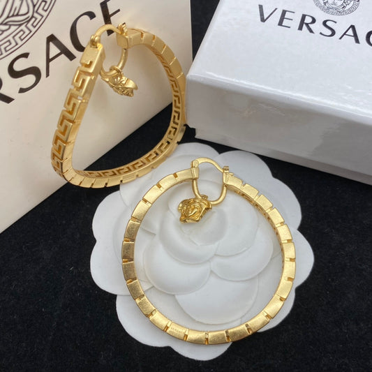 2025 Vintage Twist Design Cutout Earrings