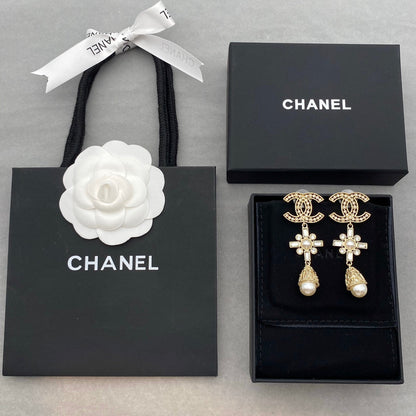 2025 Diamond Flower Panel Pearl Earrings