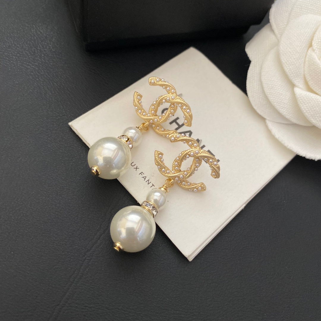 2025 Pearl Pendant Earrings