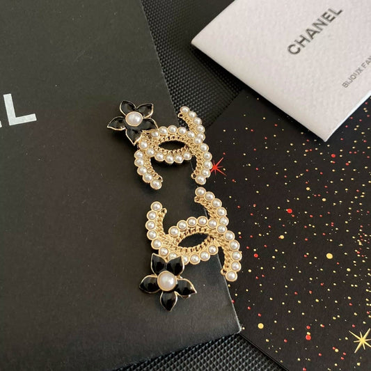 2025 Epoxy Flower Pearl Stud Earrings