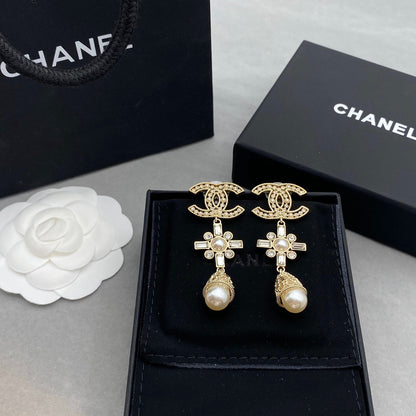 2025 Diamond Flower Panel Pearl Earrings