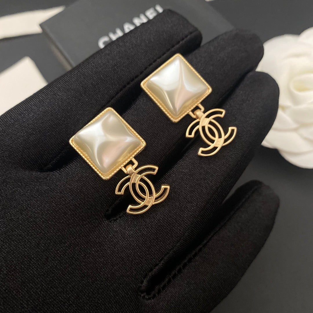 2025 Vintage Pearl Earrings