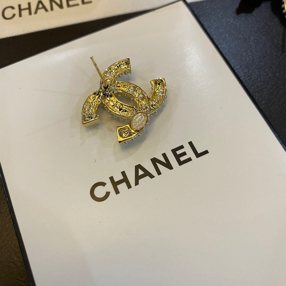 2025 Temperament Pearl Logo Stud Earrings