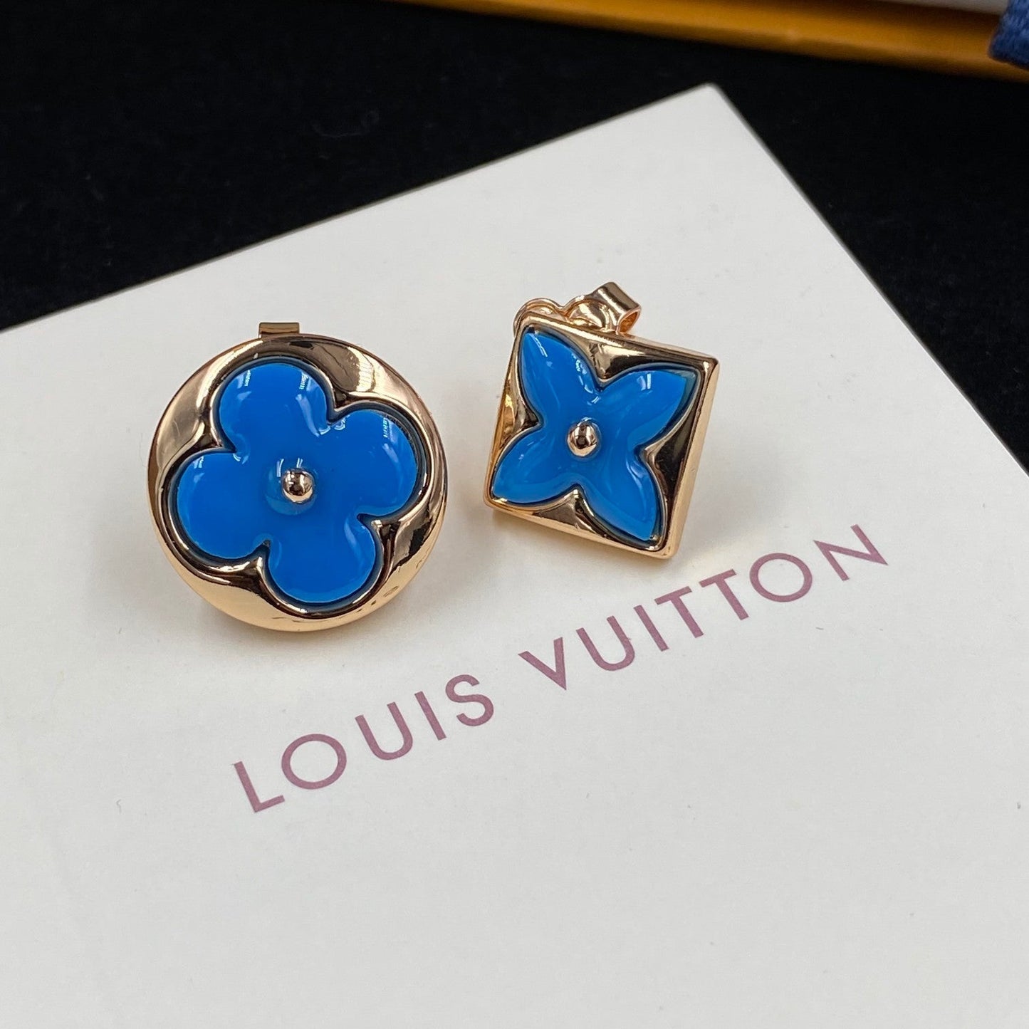 2025 Premium Resin Flower Stud Earrings